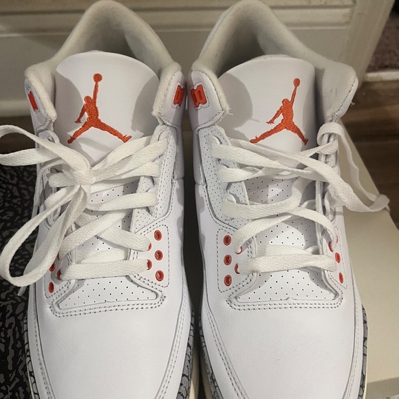 Orange Air Jordan 3 - Picture 2 of 6